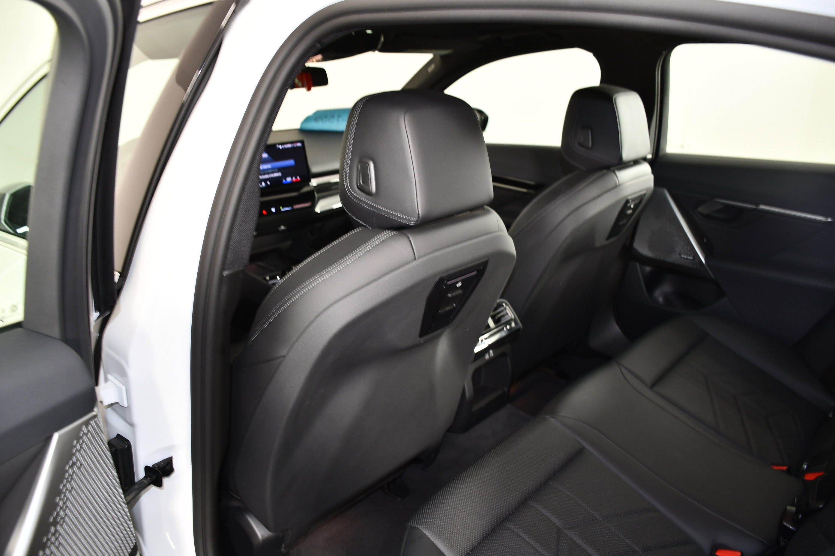 Used 2025 BMW 530i xDrive image 47