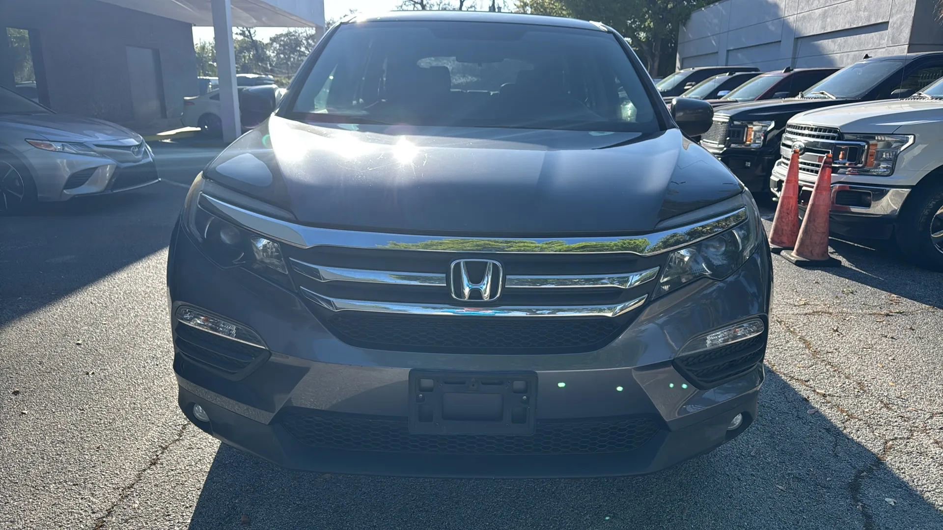 Used 2017 Honda Pilot EX image 2