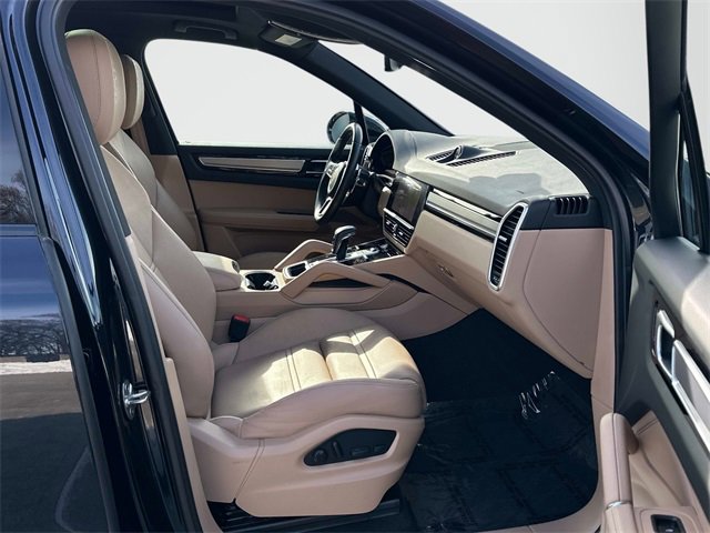 Used 2023 Porsche Cayenne Platinum Edition image 22