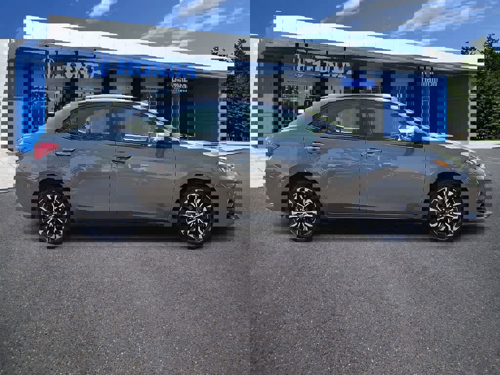 Used 2017 Toyota Corolla SE w/ SE Premium Package FWD image 25