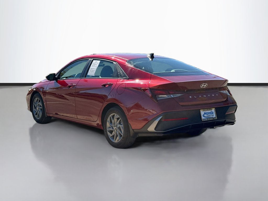 Used 2024 Hyundai Elantra SEL FWD image 5
