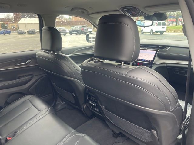 Used 2023 Jeep Grand Cherokee Limited w/ Black Appearance Package image 38