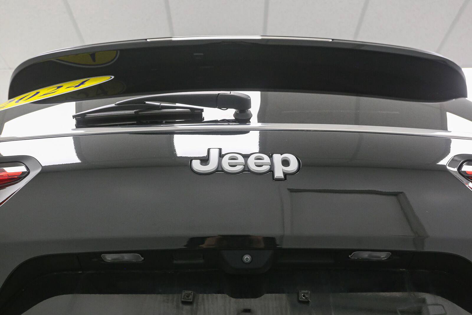 Used 2024 Jeep Grand Cherokee L Limited AWD/4WD image 14