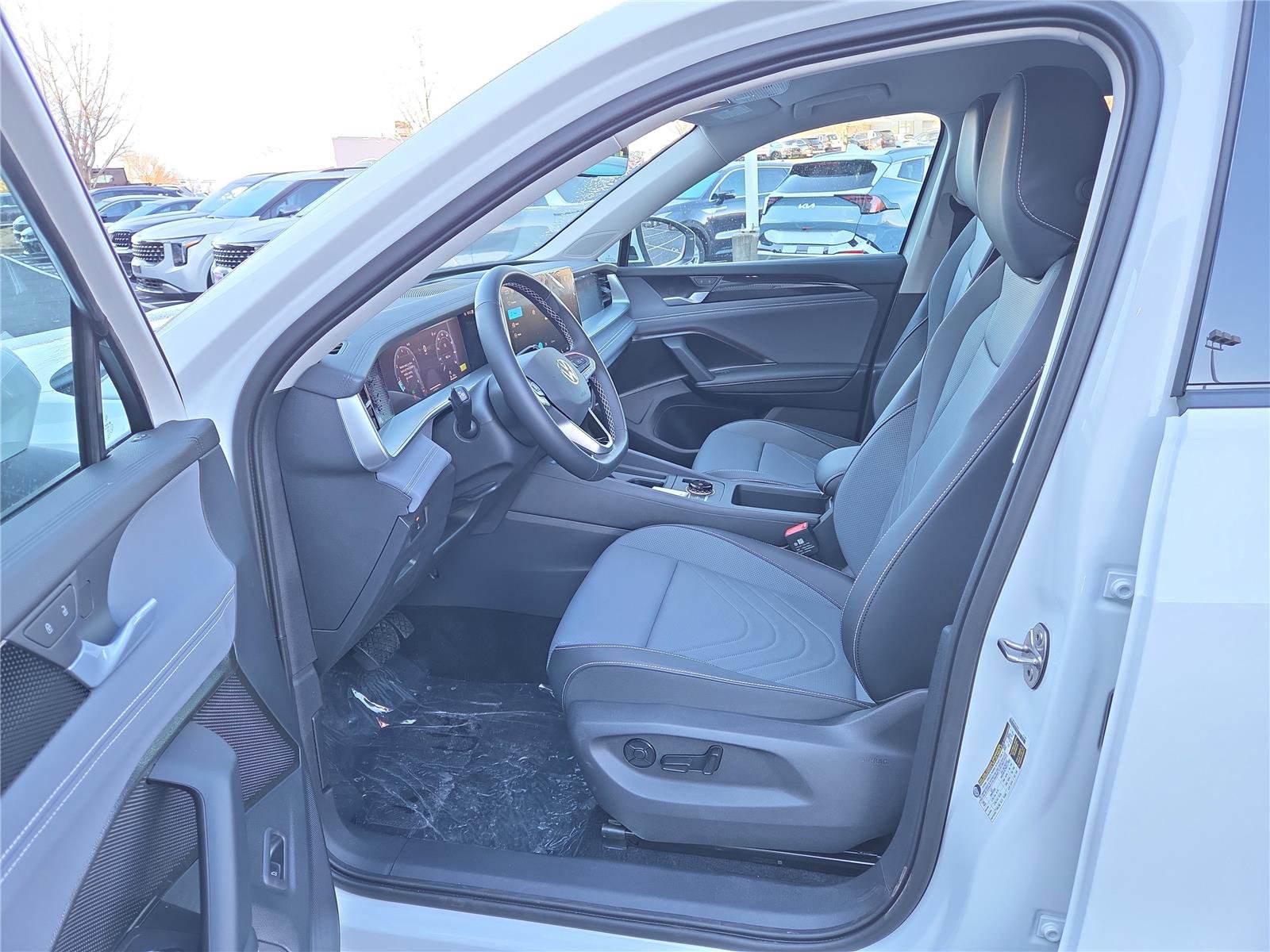 New 2026 Volkswagen Tiguan SE image 13