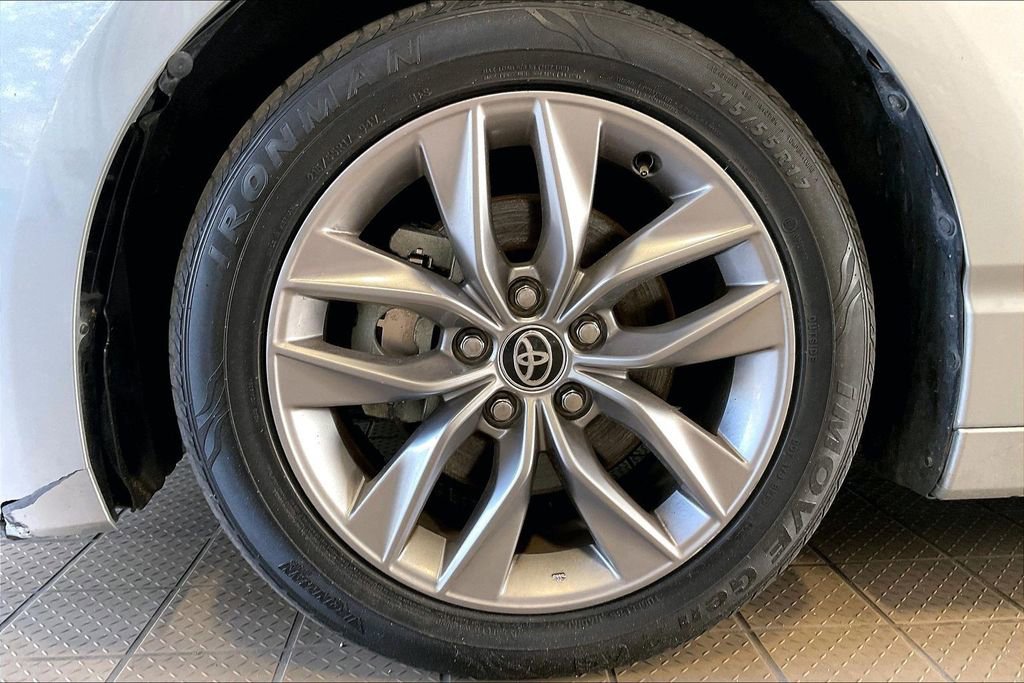 Used 2021 Toyota Avalon XLE FWD image 30
