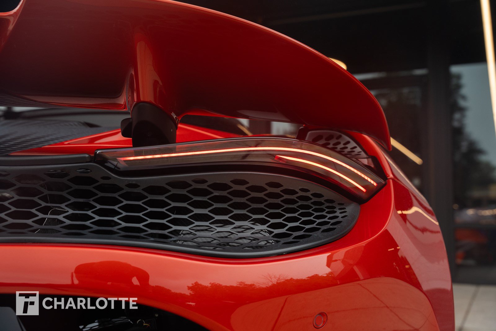 Used 2025 McLaren 750S Spider RWD image 19