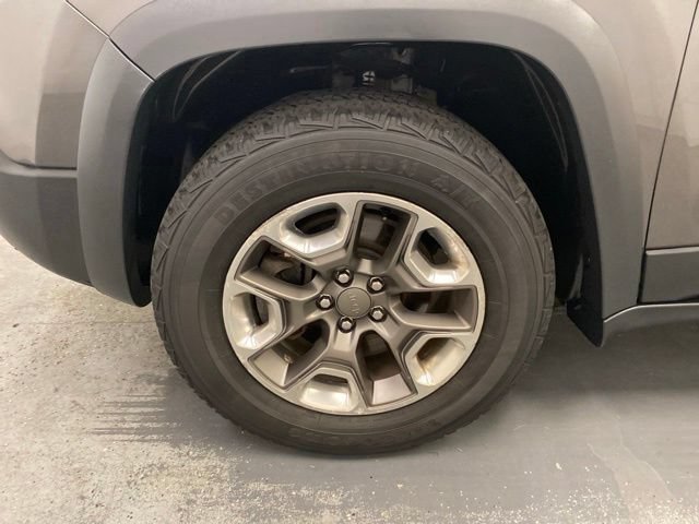 Used 2019 Jeep Cherokee Trailhawk AWD/4WD image 24