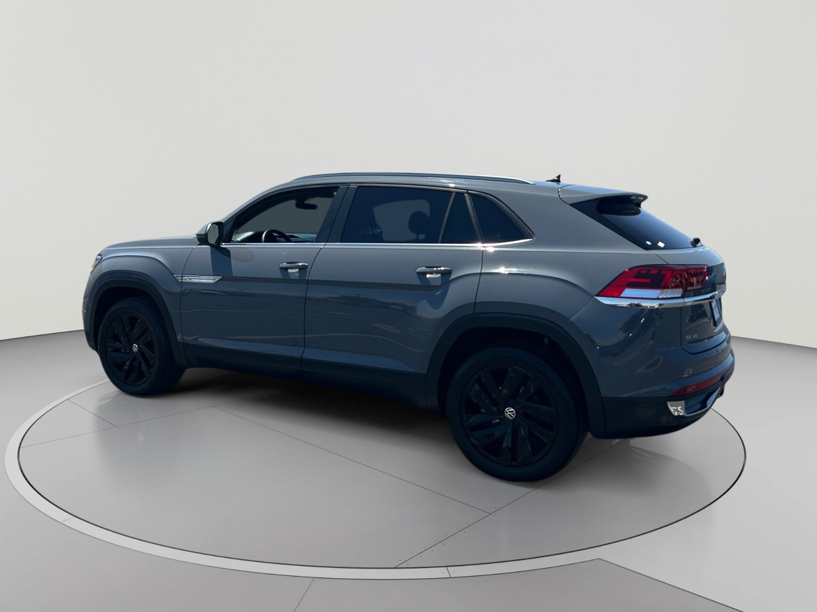 Used 2022 Volkswagen Atlas Cross Sport SE FWD image 3