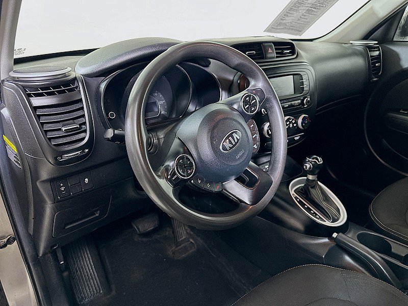 Used 2016 Kia Soul + image 9