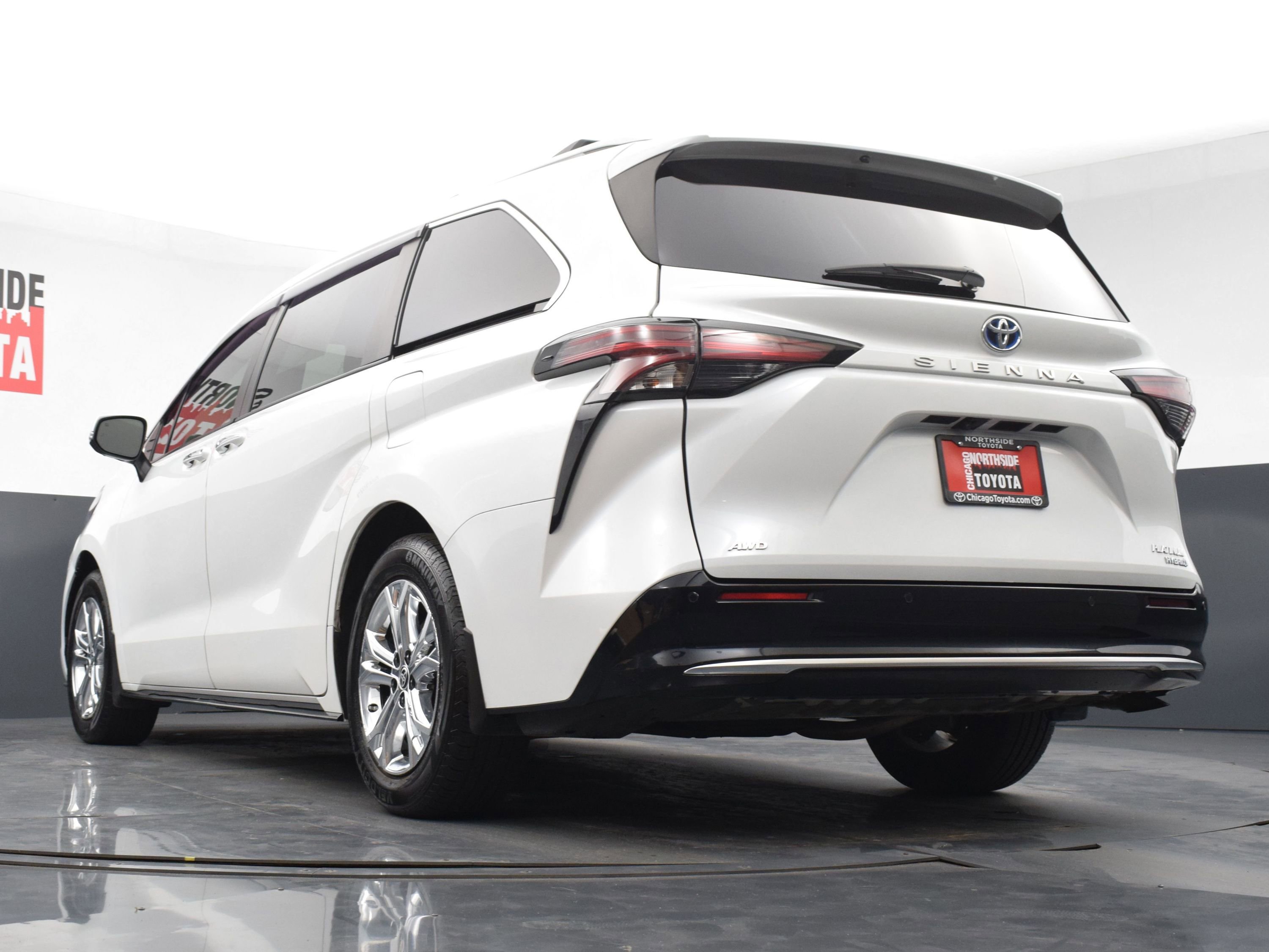 Used 2022 Toyota Sienna Platinum AWD/4WD image 38