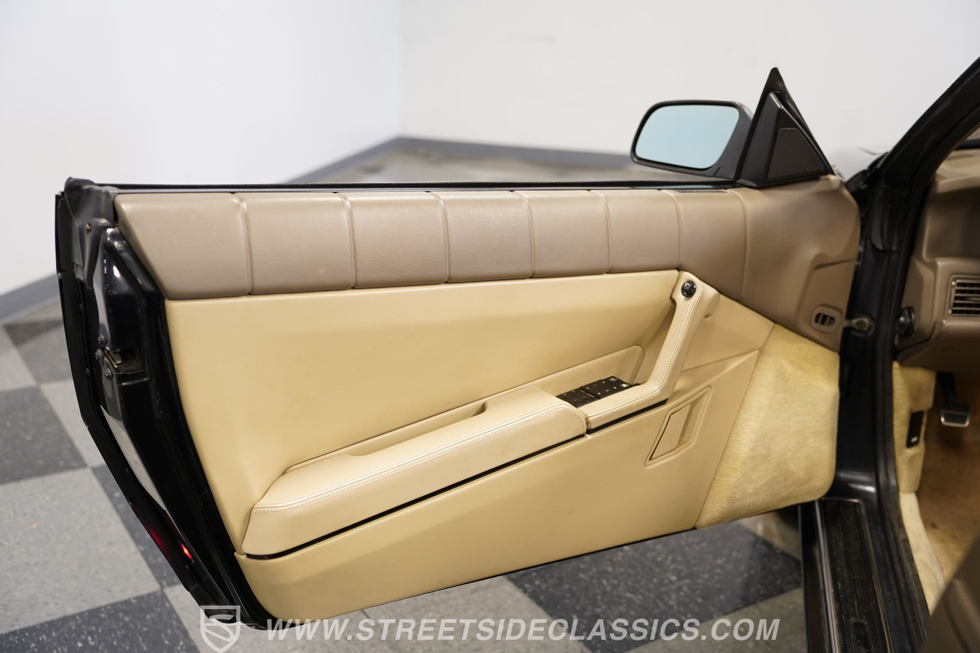 Used 1993 Cadillac Allante FWD image 38