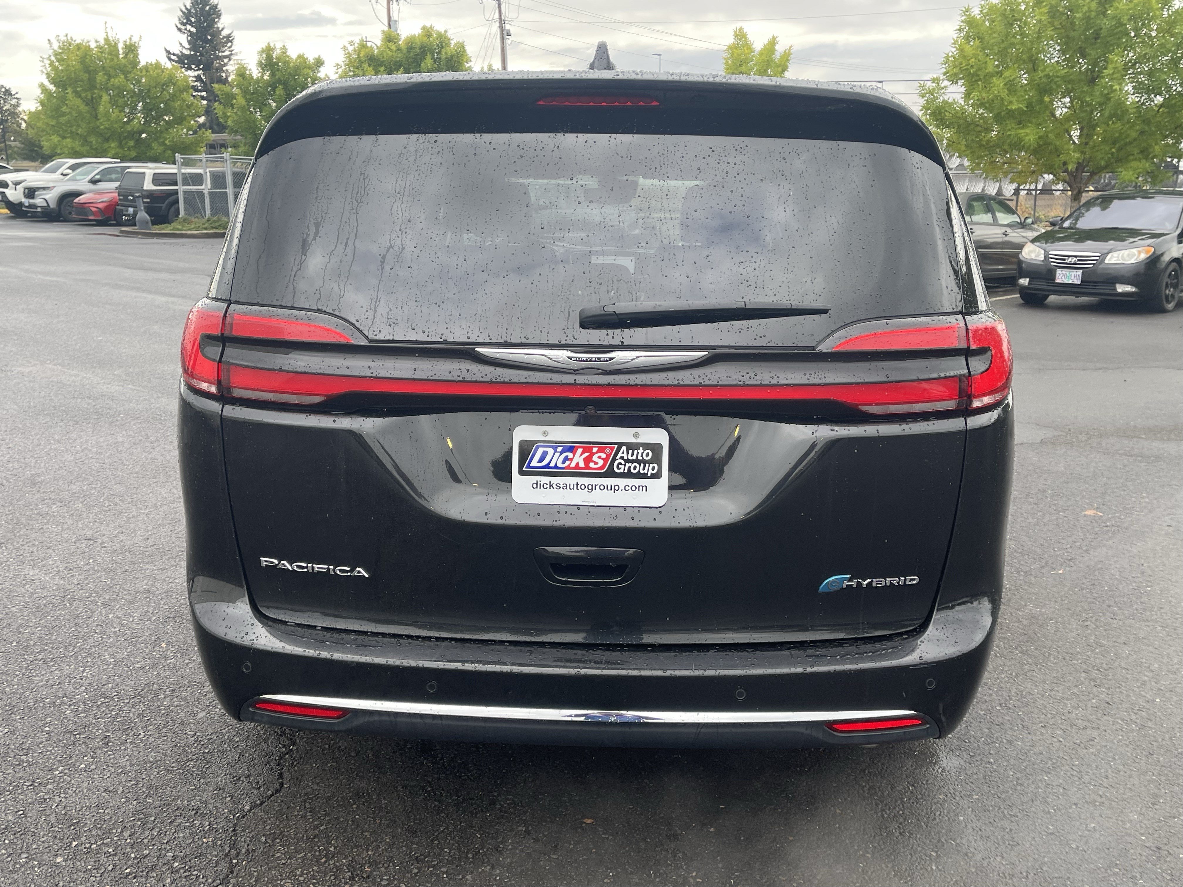 Used 2023 Chrysler Pacifica Touring-L FWD image 4