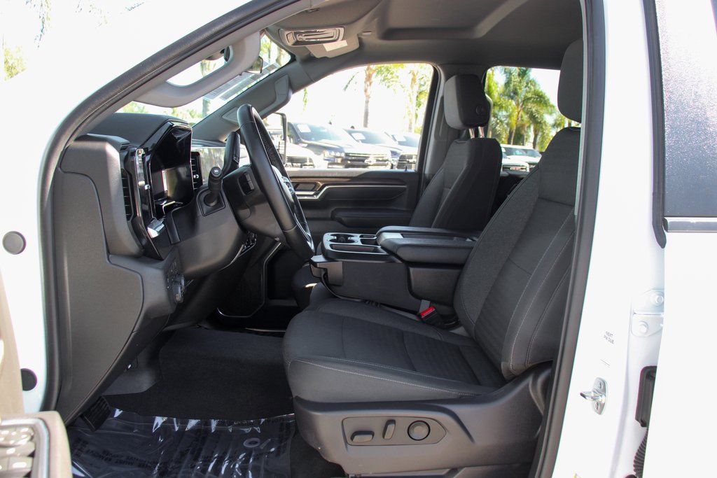 Used 2025 Chevrolet Silverado 2500 LT w/ Convenience Package image 16