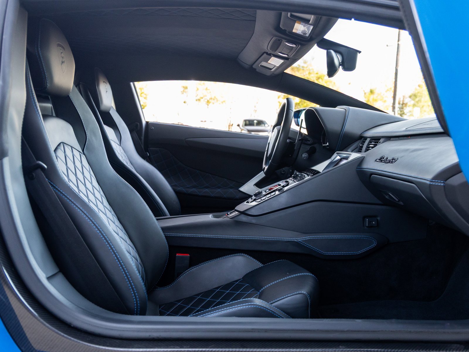 Used 2018 Lamborghini Aventador S image 39