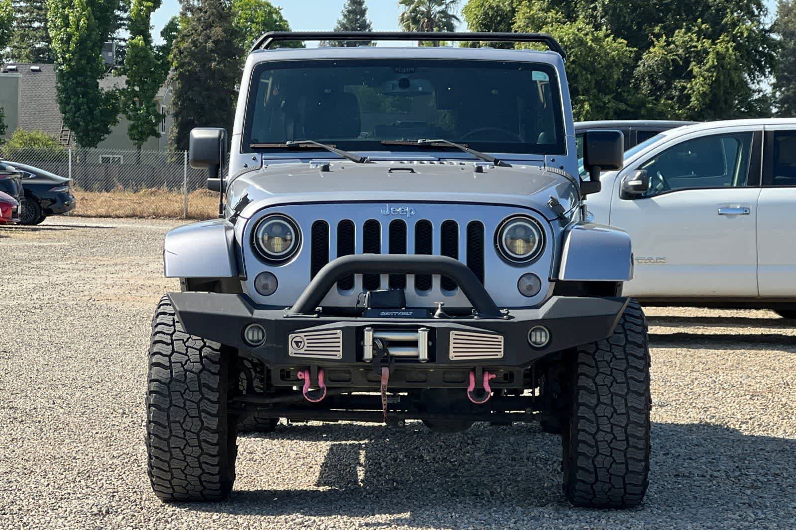 Used 2014 Jeep Wrangler Unlimited Sahara w/ Connectivity Group AWD/4WD image 11