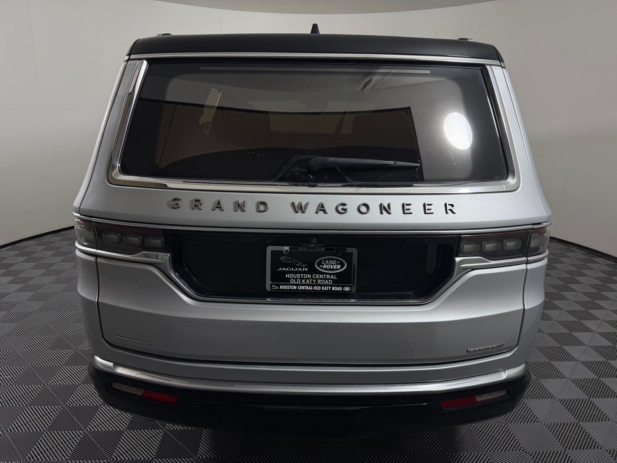 Used 2022 Jeep Grand Wagoneer Series III w/ Rear Seat Video Group 1 AWD/4WD image 10