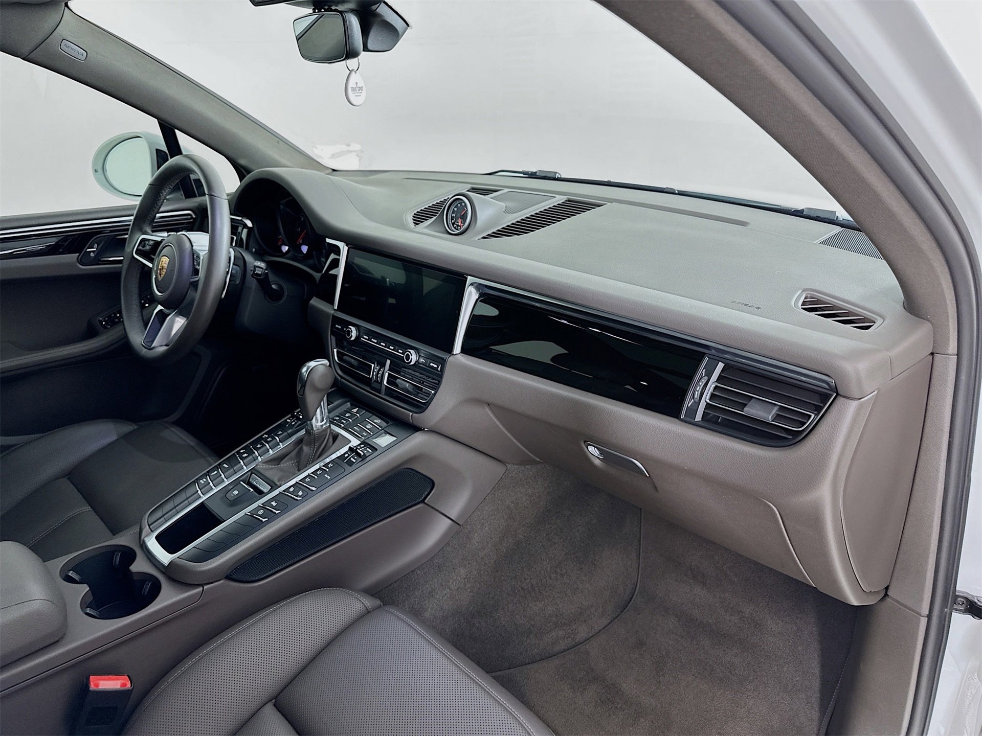 Used 2021 Porsche Macan image 31