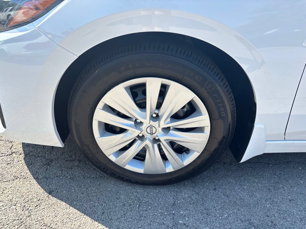 Certified 2025 Nissan Sentra S FWD image 10