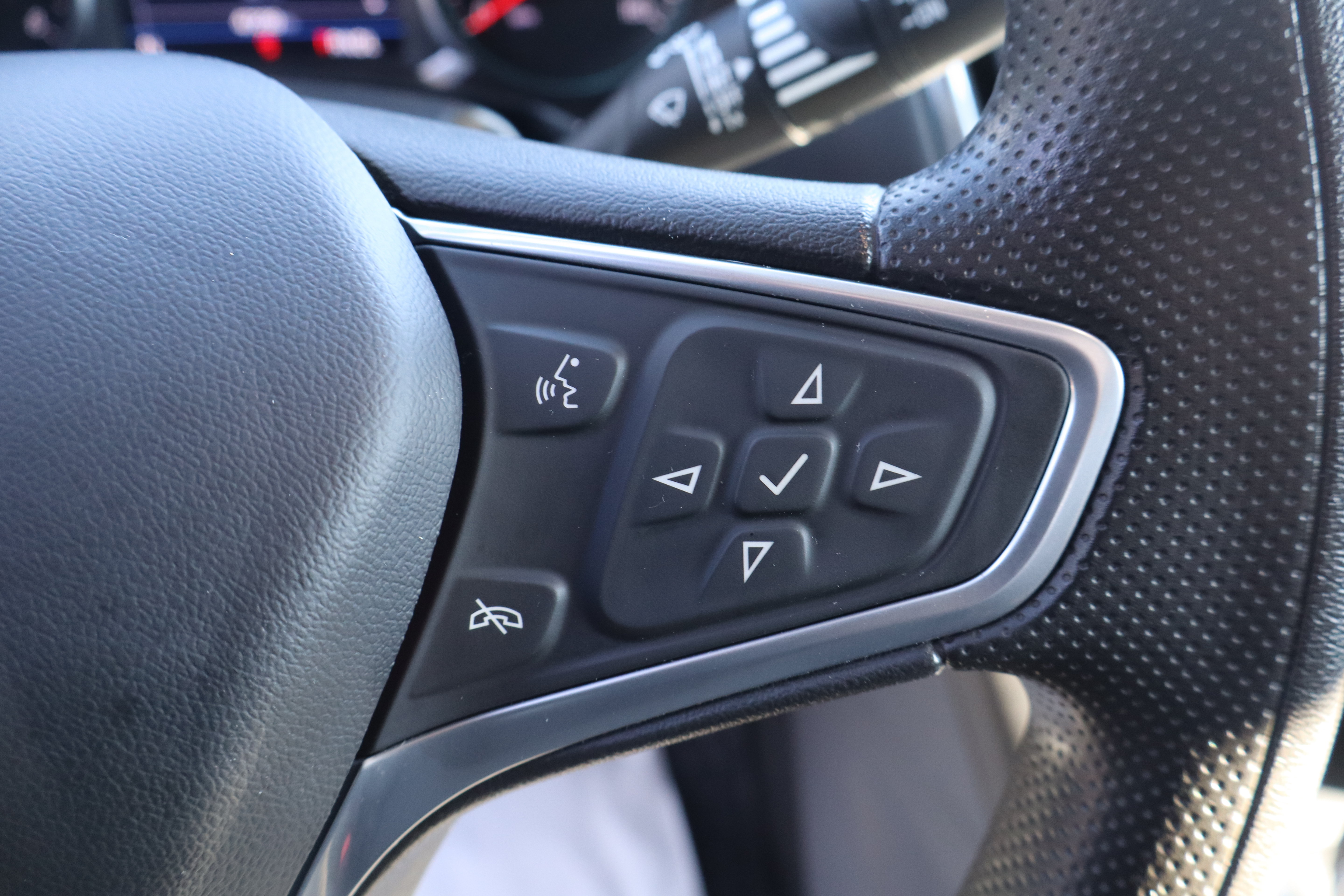 Used 2023 Chevrolet Equinox LT w/ LPO, Floor Liner Package AWD/4WD image 17