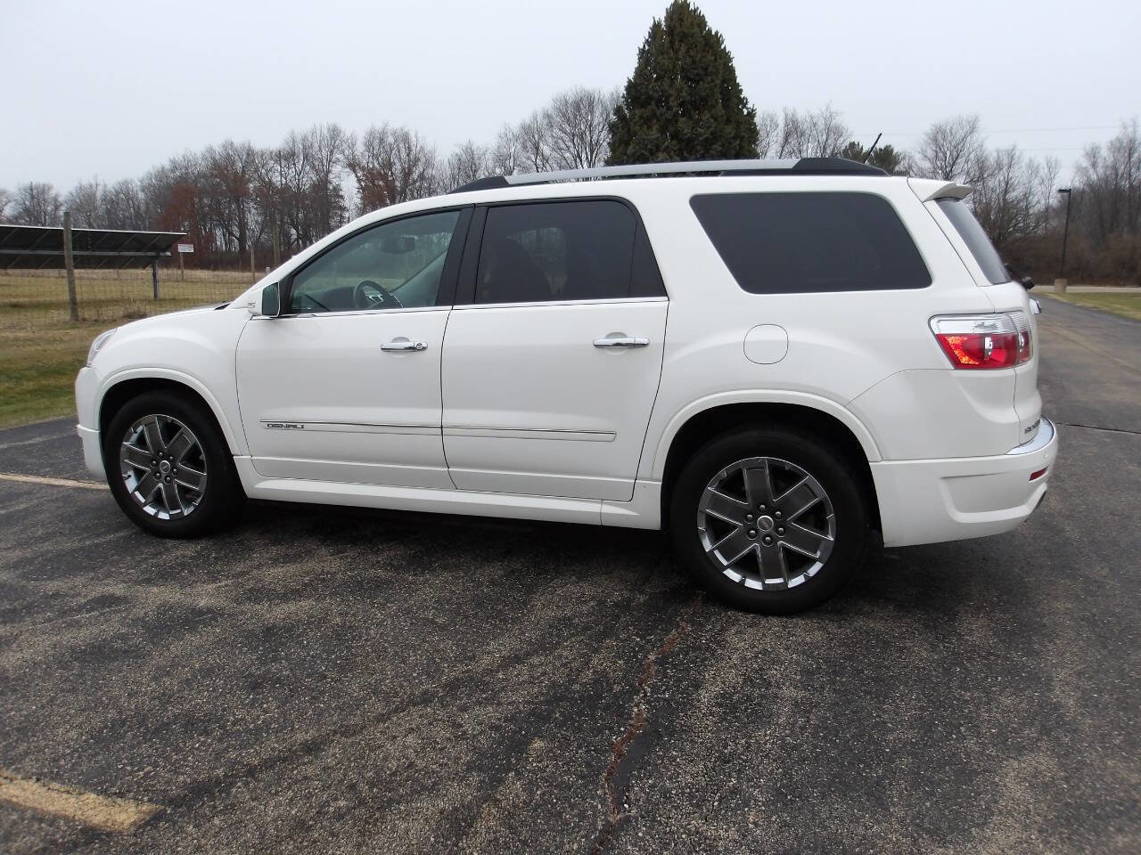 Used 2011 GMC Acadia Denali image 12
