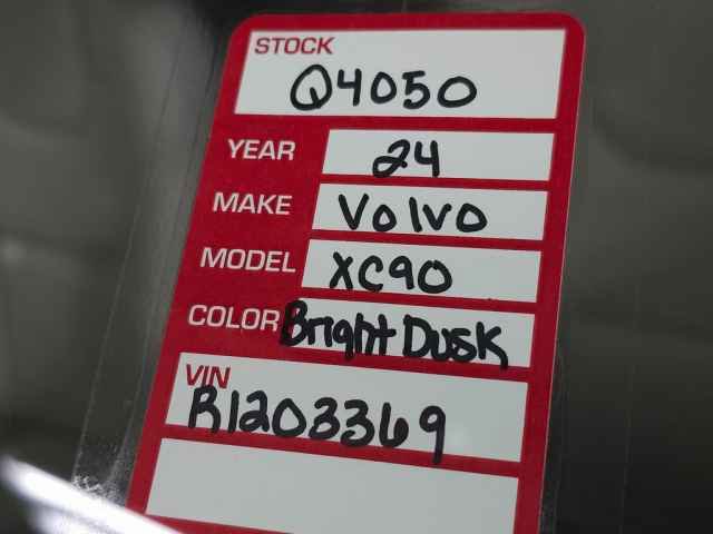 Certified 2024 Volvo XC90 B6 Ultimate w/ Protection Package Premier image 39