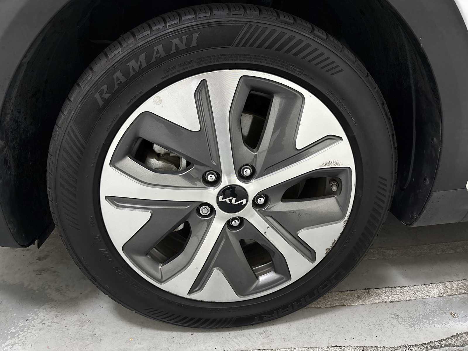 Used 2022 Kia Niro EX Premium FWD image 10