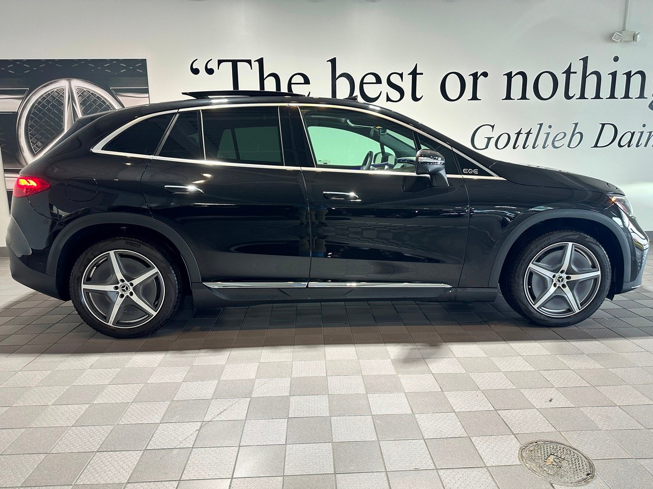Used 2023 Mercedes-Benz EQE 500 4MATIC SUV image 3