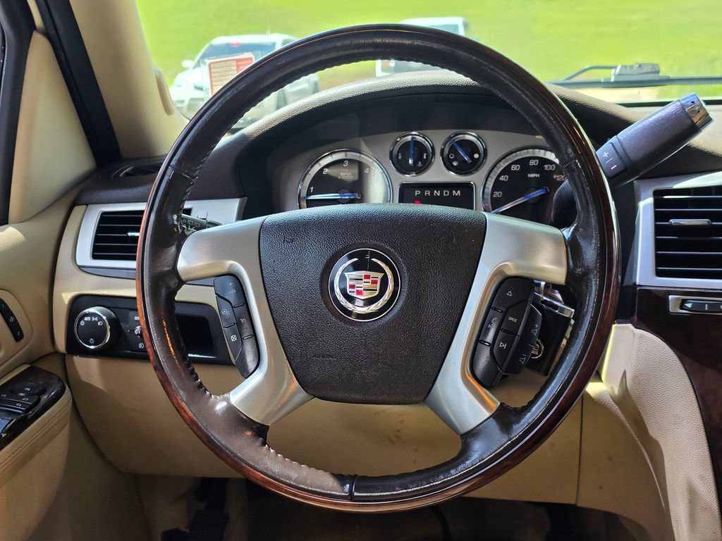 Used 2011 Cadillac Escalade ESV Premium RWD image 22
