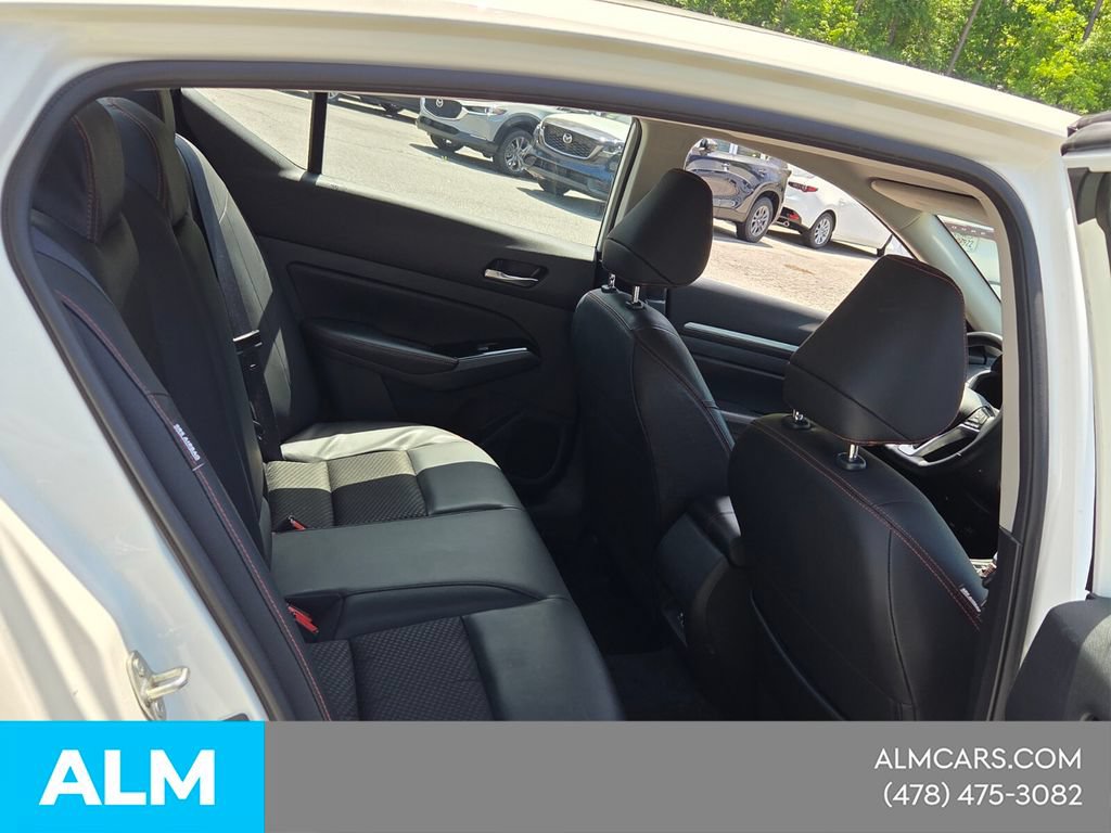 Used 2025 Nissan Altima 2.5 SR FWD image 15