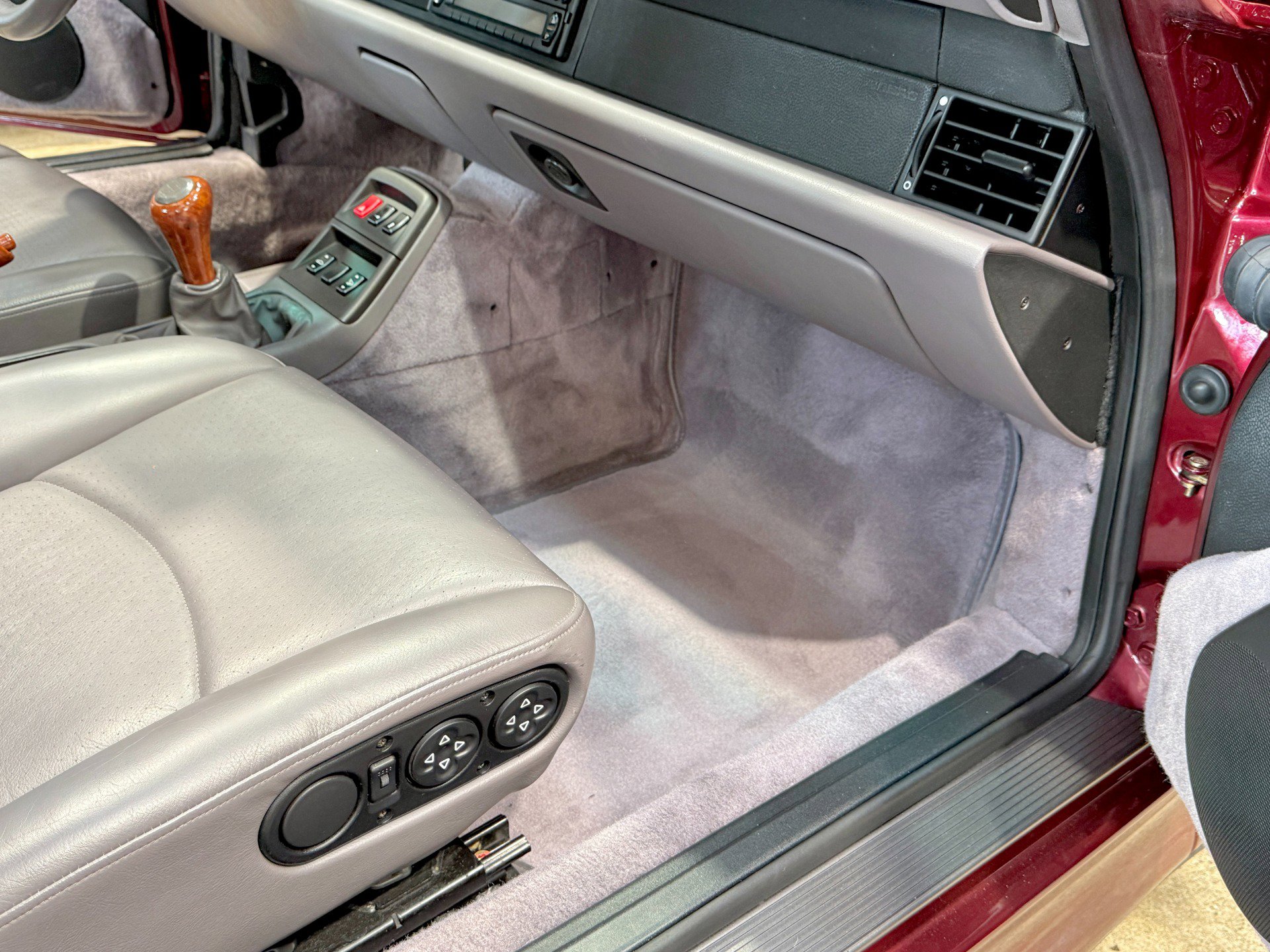 Used 1998 Porsche 911 Carrera S image 75