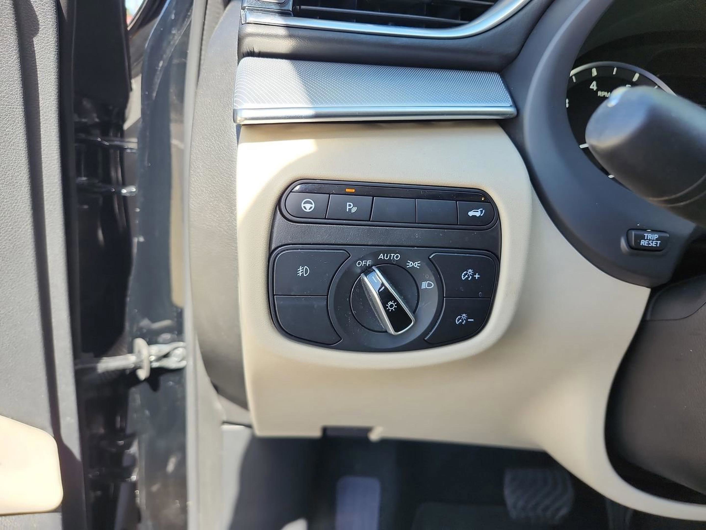 Used 2021 INFINITI QX50 Essential w/ Convenience Package image 13