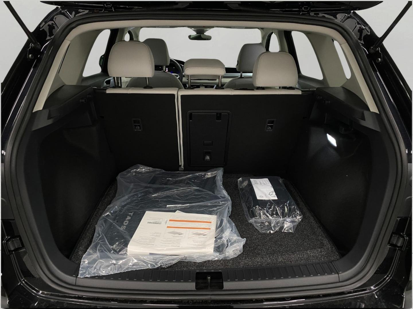 New 2026 Volkswagen Taos SE AWD/4WD image 5