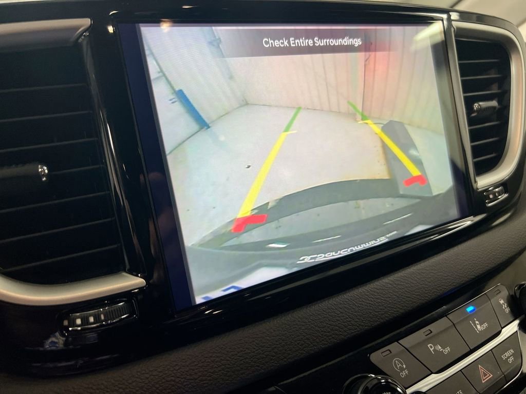Used 2024 Chrysler Pacifica Touring-L image 15