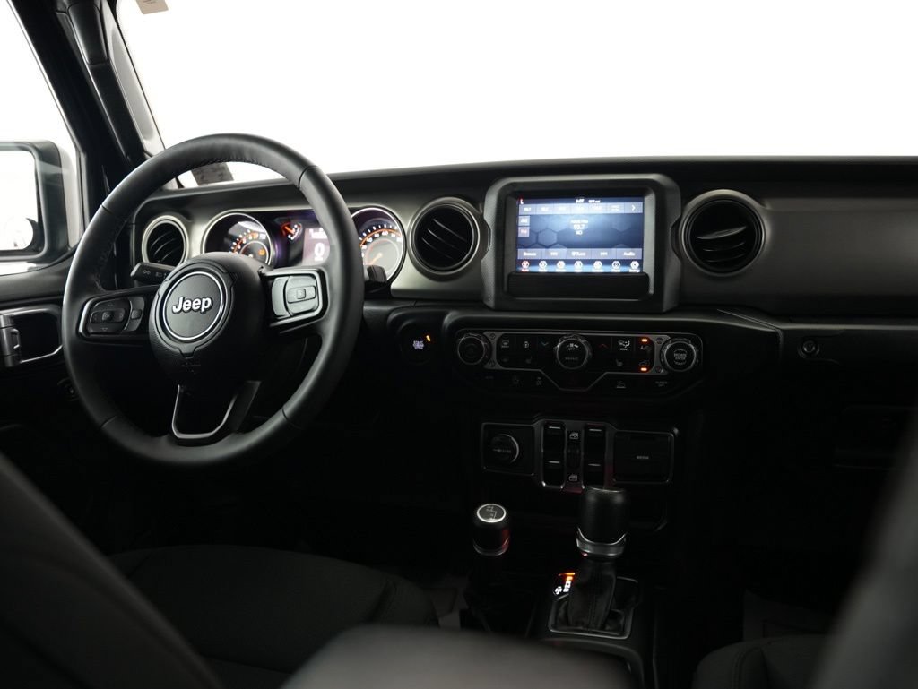 Used 2023 Jeep Gladiator Sport AWD/4WD image 10