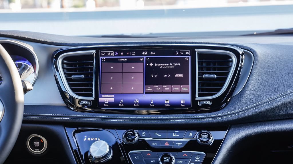 New 2027 Chrysler Pacifica Select FWD image 17