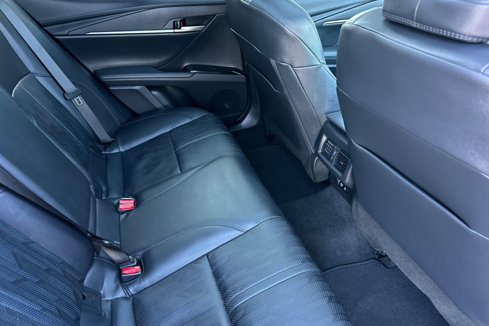 Used 2025 Toyota Camry XSE FWD image 18