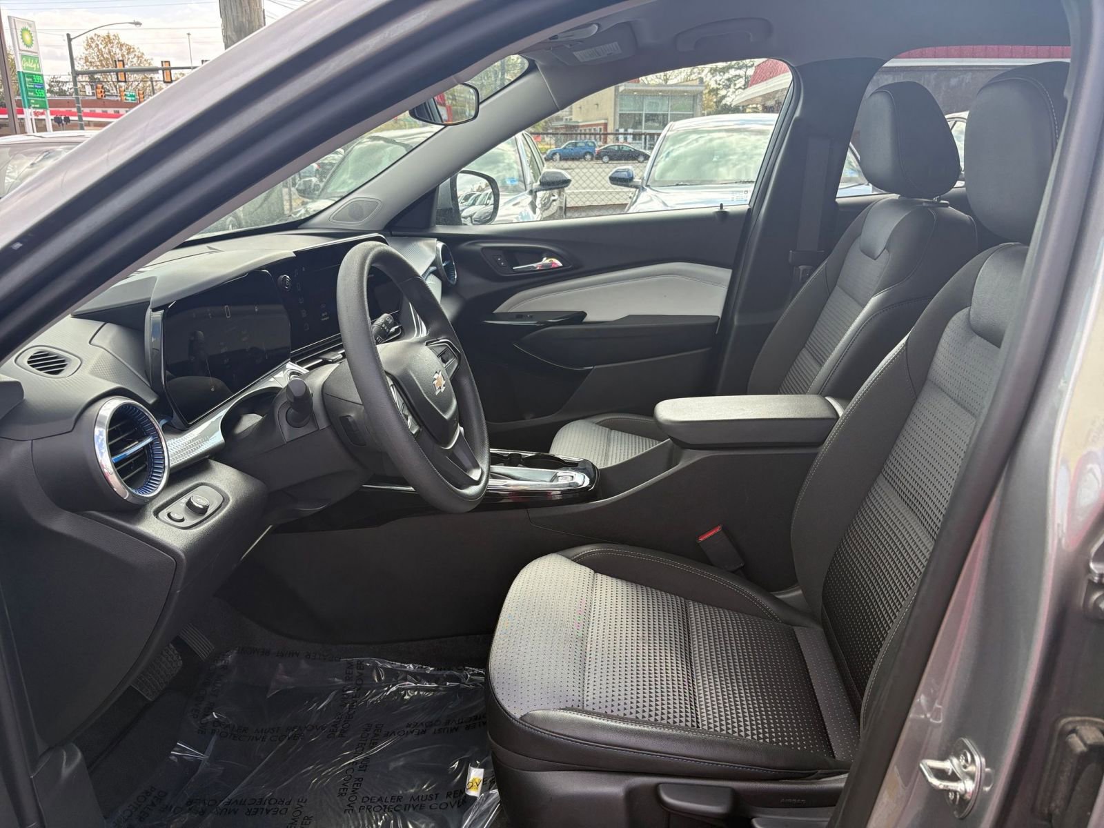 Used 2025 Chevrolet Trax LT image 25