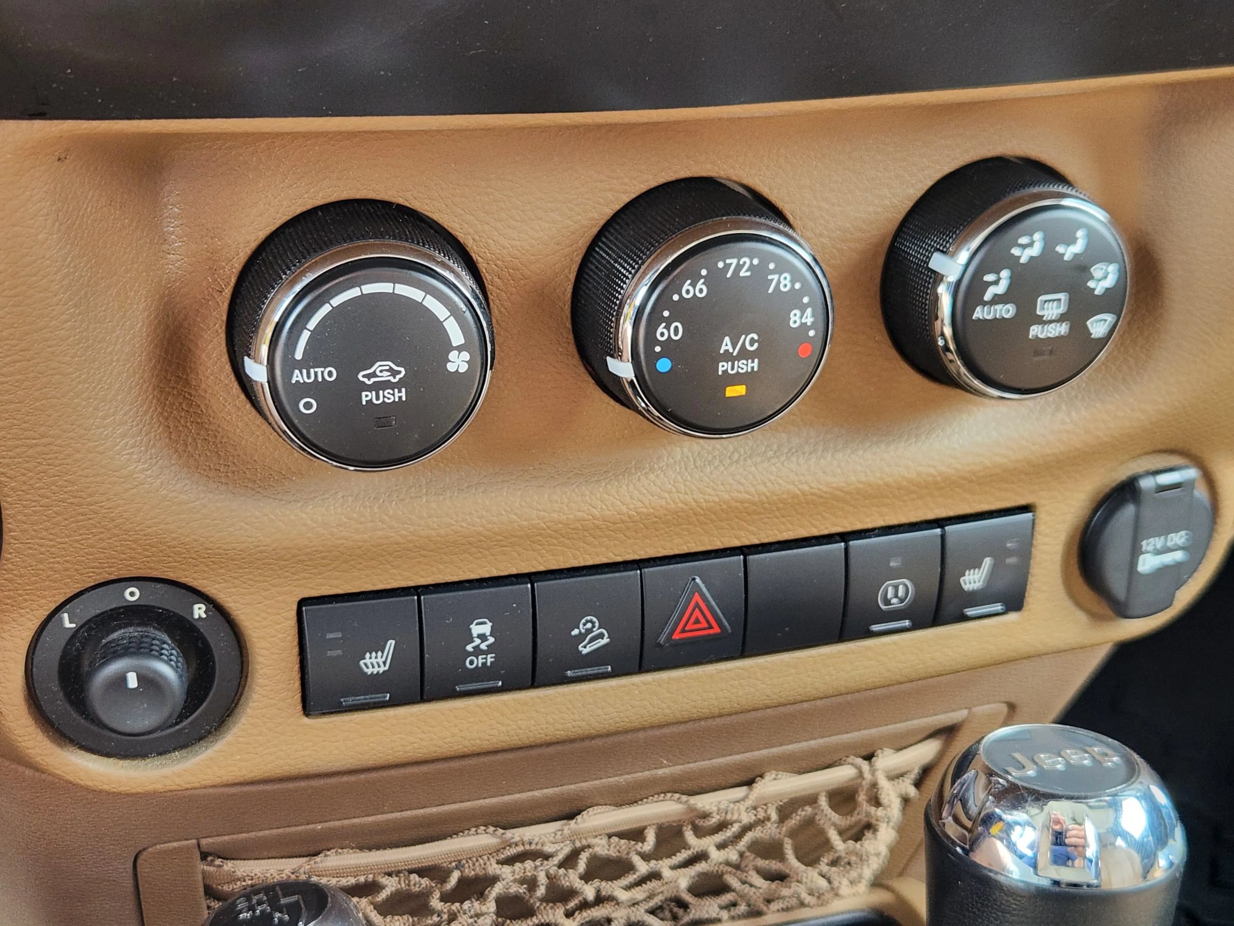 Used 2013 Jeep Wrangler Rubicon w/ Dual Top Group AWD/4WD image 28