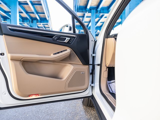 New 2026 Porsche Macan image 24