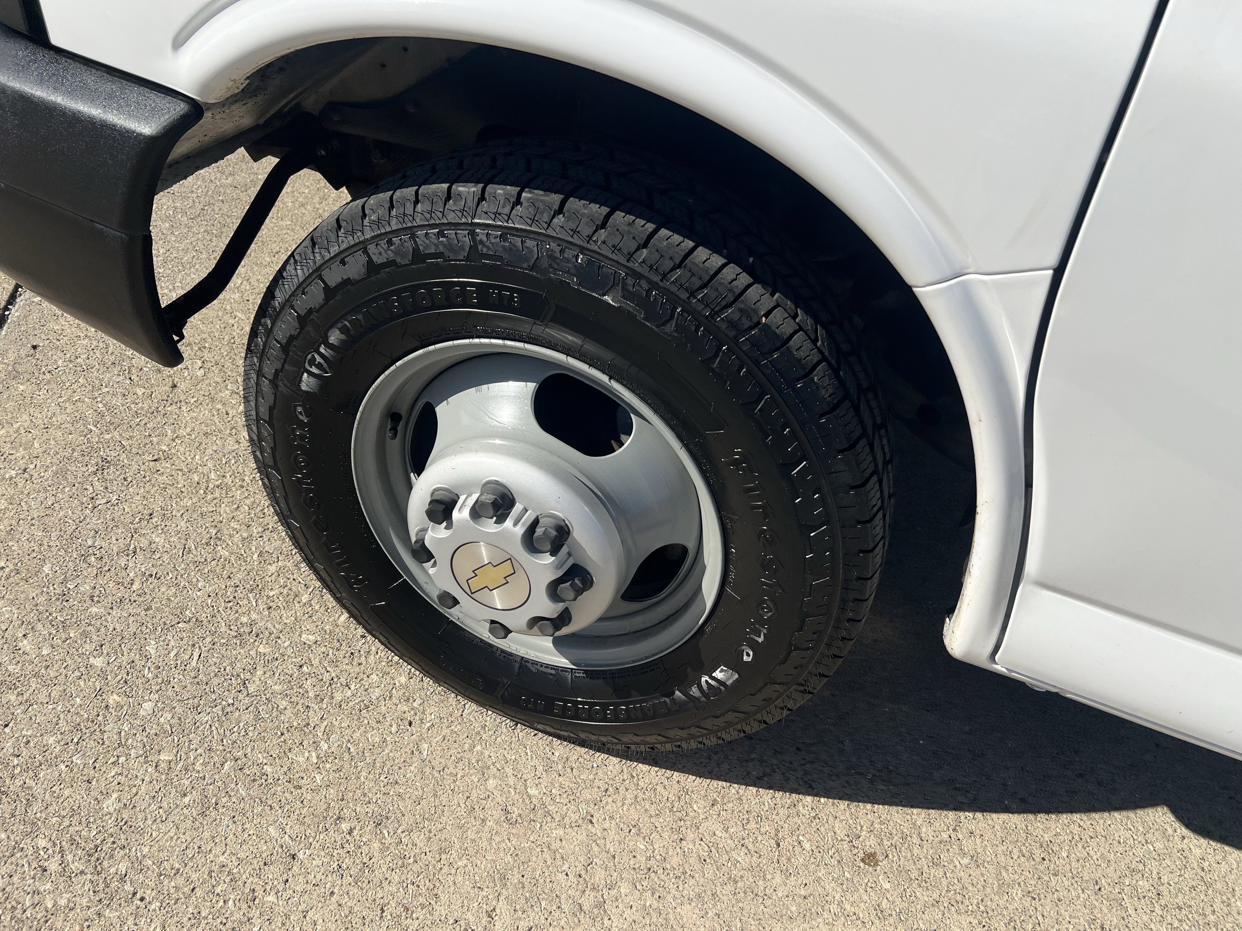 Used 2015 Chevrolet Express 3500 Extended image 9