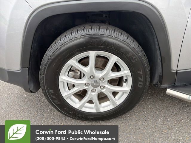 Used 2018 Jeep Cherokee Latitude Plus w/ Cold Weather Group image 9