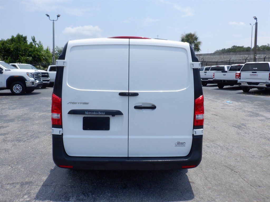Used 2023 Mercedes-Benz Metris image 4