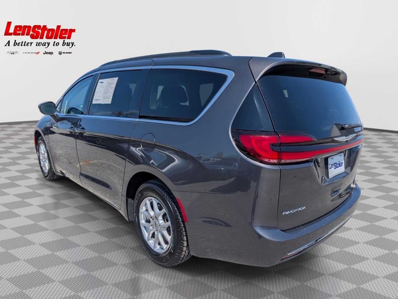 Used 2022 Chrysler Pacifica Touring-L FWD image 3