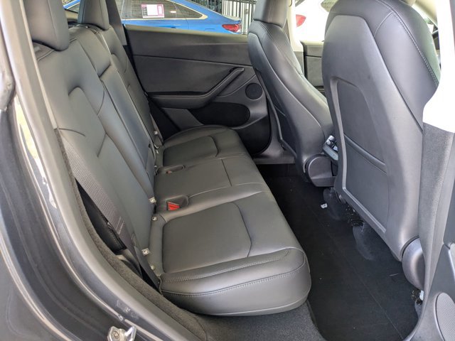 Used 2024 Tesla Model Y Long Range AWD/4WD image 18