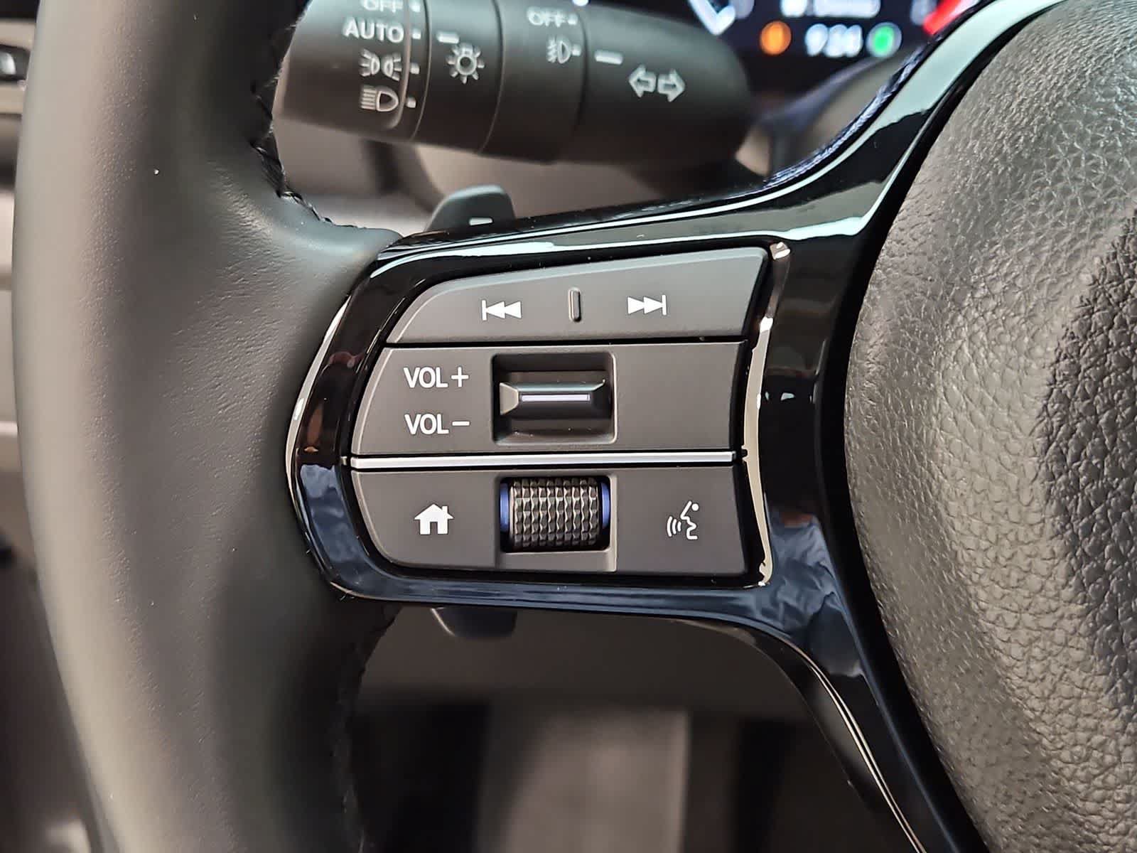 Certified 2025 Honda Pilot Touring image 13
