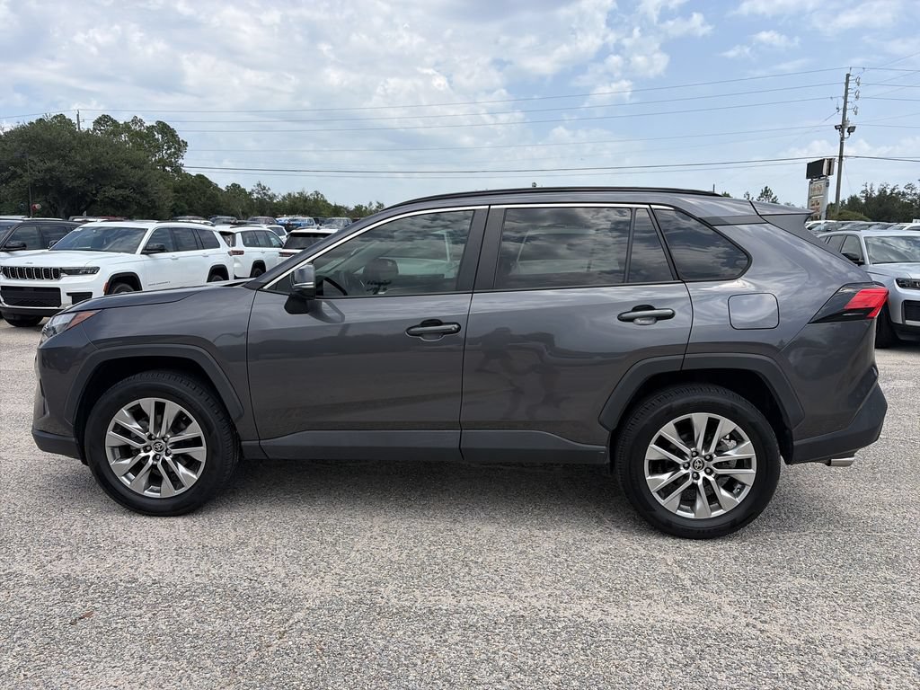 Used 2022 Toyota RAV4 XLE Premium FWD image 3