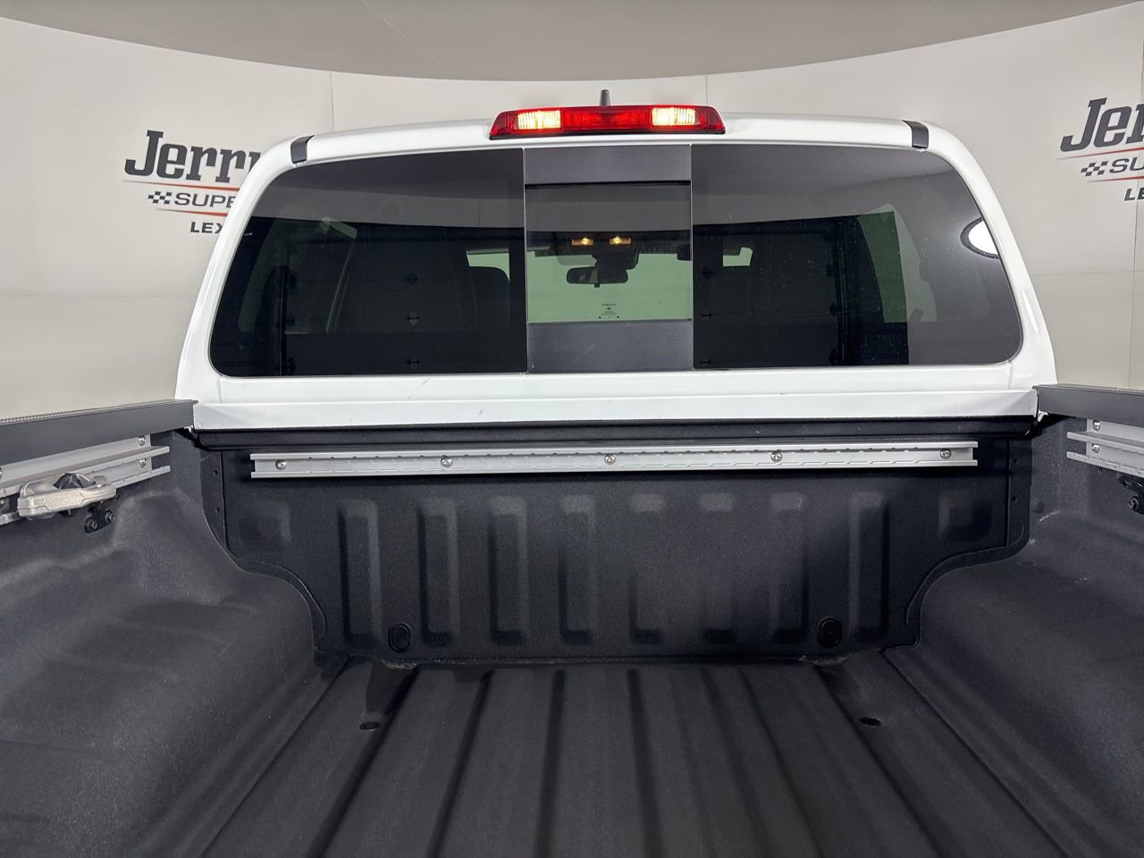 Used 2024 Nissan Frontier SV w/ SV Convenience Package image 22