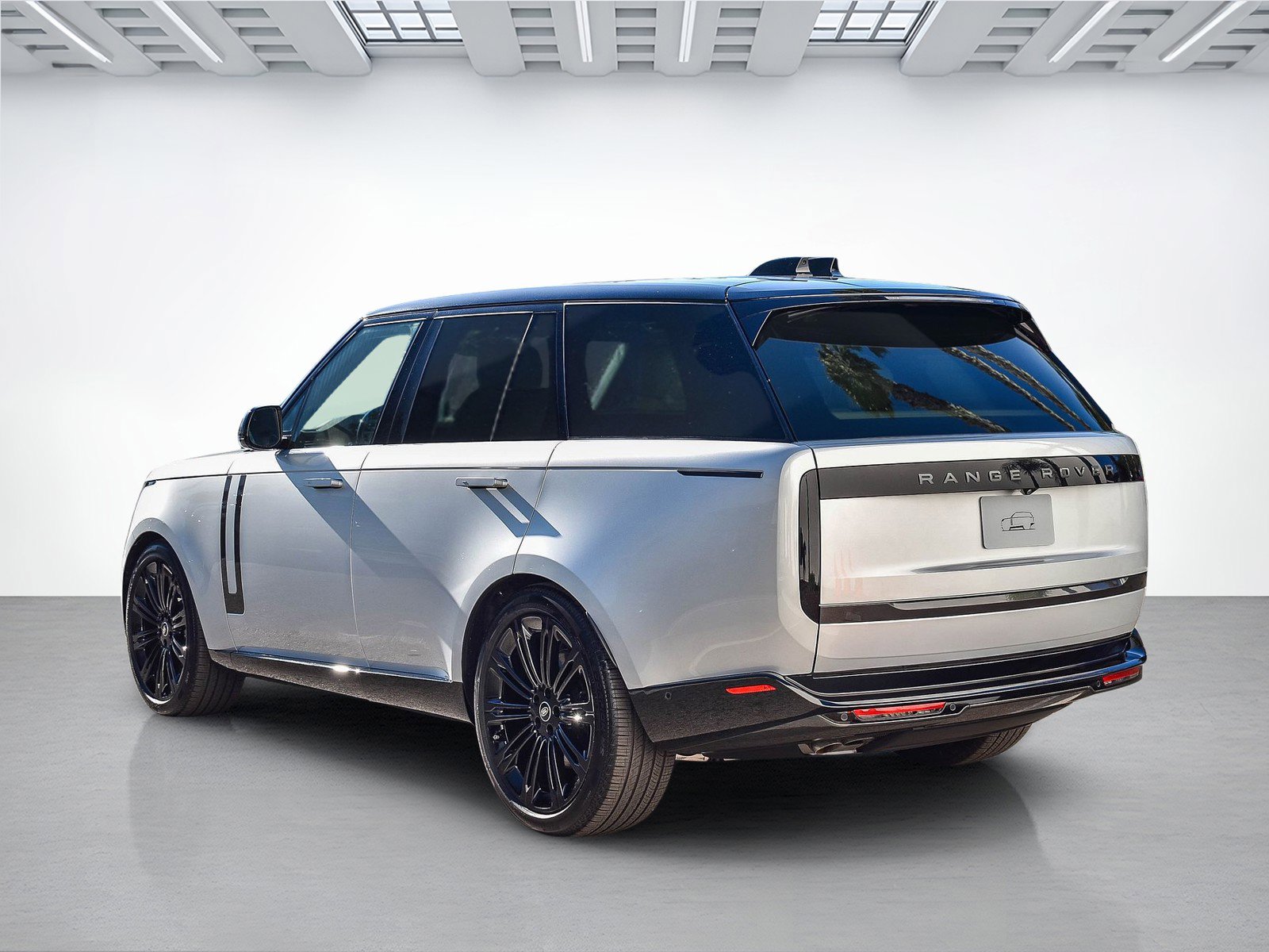 Used 2025 Land Rover Range Rover SE image 7