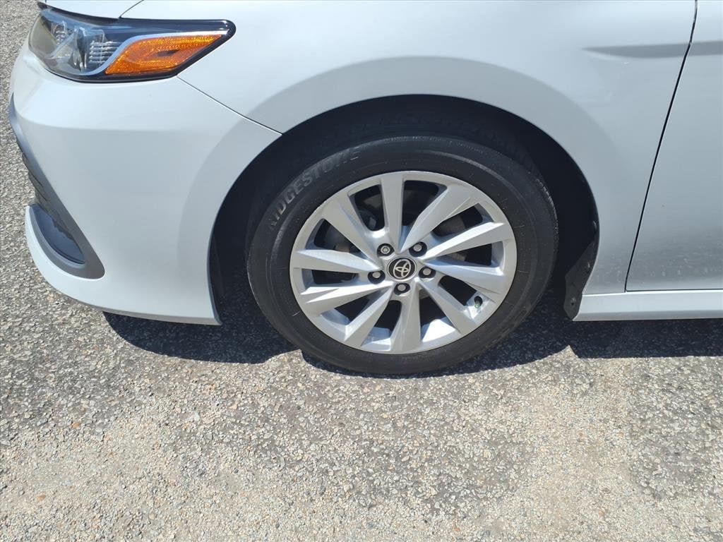 Used 2022 Toyota Camry LE FWD image 6