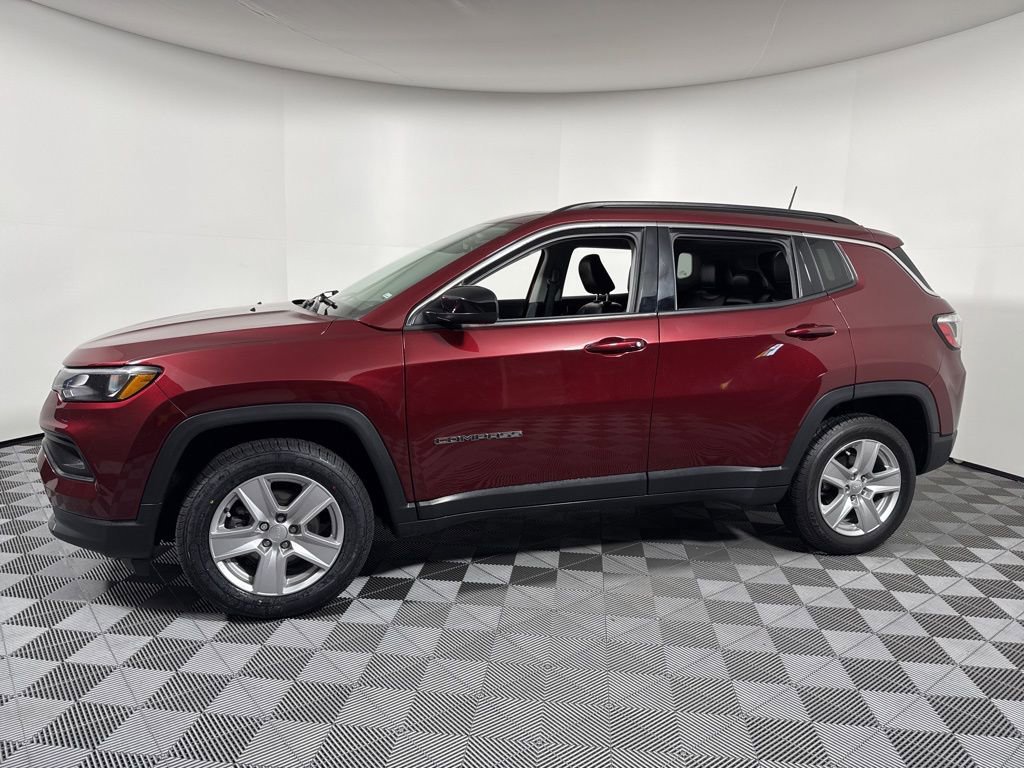 Used 2022 Jeep Compass Latitude w/ Sun and Sound Group image 3